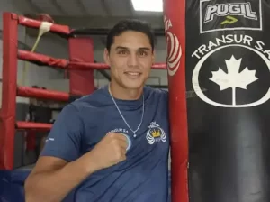 CAMPEON SE PREPARA EN GIMNASIO MALVINENSE PARA SU PROXIMO DESAFIO