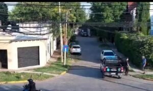 OJOS EN ALERTA: cuatro delincuentes atrapados in fraganti robando un kiosco