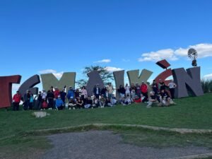 PREMIOS DEL INTERSEDES: Lili Parisi con los ganadores del tercer puesto en Temaiken