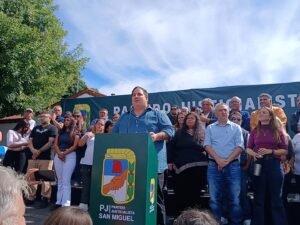 SANTIAGO FIDANZA ASUMIO LA PRESIDENCIA DEL PJ DE SAN MIGUEL CON LA PRESENCIA DEL MINISTRO ANDRES “CUERVO” LARROQUE: Junto a Bernarda Meglia, a quien proyectan a la intendencia; el vice, Javier Perez y la fuerza de la militancia