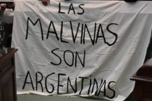 «MALVINA NOS UNE»