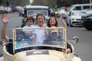 Gran desfile de autos clásicos, motos y bicicletas en San Miguel por las Fiestas Patronales