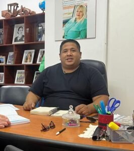 “Al mal tiempo, buena cara” y “no se para”